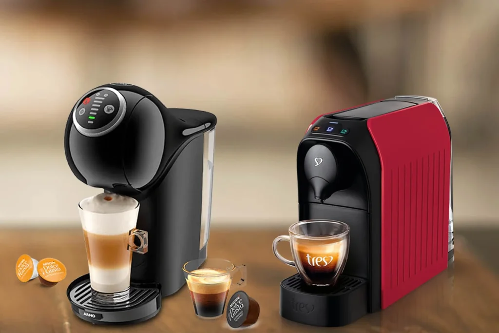 Imagem ilustrativa de duas cafeteiras de cápsulas: Dolce Gusto e Três Corações: Qual Cafeteira Expresso é Melhor